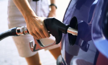Бензините поскапуваат за еден, а дизел горивата за два денара по литар