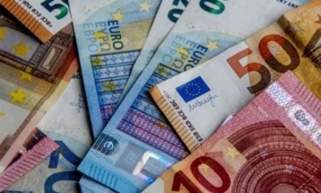 Eksportuesit shqiptarë akuzuan se paratë nga krimi e kanë ulur vlerën e euros dhe kërkuan ndihmë nga institucionet financiare ndërkombëtare