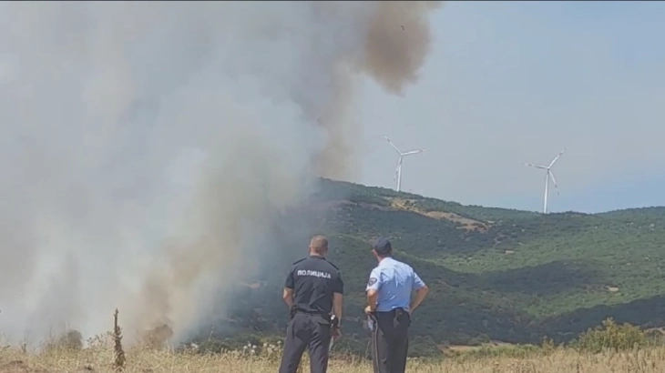 Zjarri në Bogdanc ende është aktiv, në shuarjen e tij marrin pjesë dy aeroplanë 