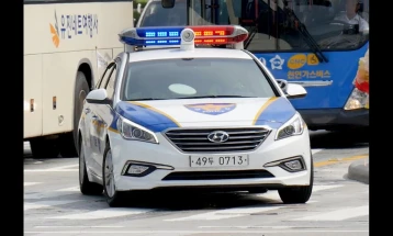 Во Јужна Кореја напаѓач со автомобил влетал во случајни минувачи, а потоа напаѓал со нож, еден загинат, 14 повредени