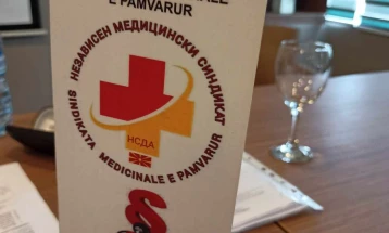 Независниот медицински синдикат на Македонија во кој најбројни се возачите на Брза помош бара  изедначување на платите на сите вработени, како и бенифициран стаж