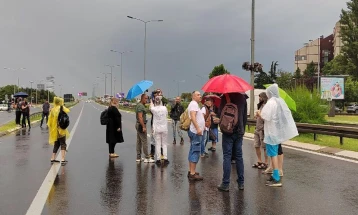 Четиринаесетти протест „Србија против насилството“ во Белград со блокада на мостот Газела