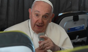 Papa Françesku: Kisha është e hapur për të gjithë, përfshirë edhe LGBT-në, por nën rregulla të veçanta