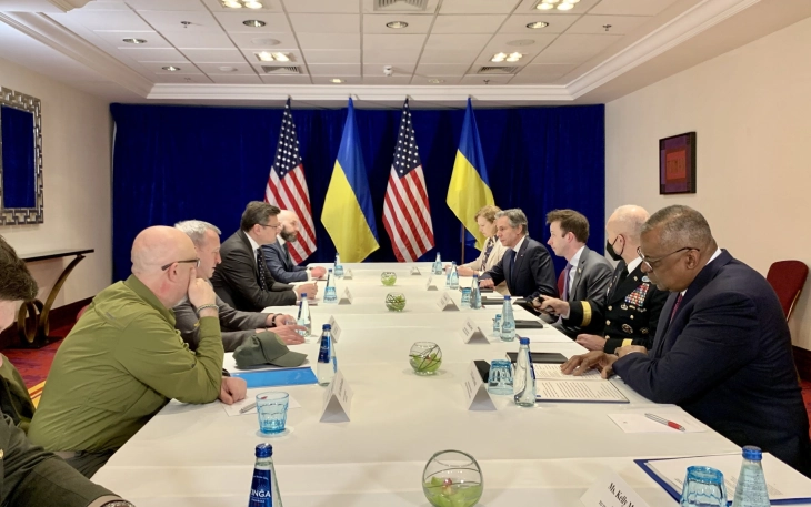 Кулеба од Блинкен побара САД да испратат во Украина ракети со долг досег АТАКМС