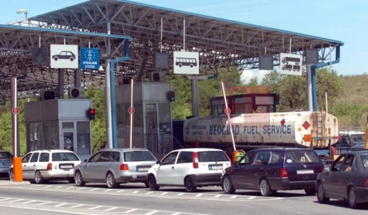Në vendkalimet kufitare Tabanoc dhe Bogorodicë pritet nga një orë për dalje nga shteti