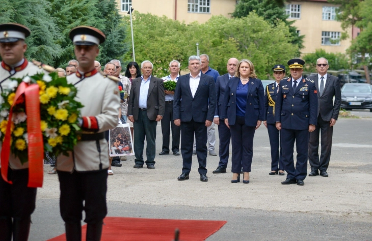 Defense Minister Petrovska lays wreaths at Ljubotenski Bachila memorial