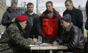 Zelenski i ndërroi të gjithë shefat rajonal për regrutim të ushtarëve të rinj