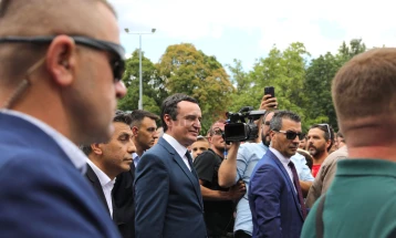 Косовскиот премиер Албин Курти во Чаир и Тетово, пречекан од градоначалниците Ганиу и Касами (ВИДЕО)