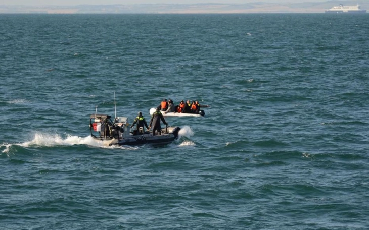 Брод со мигранти потона во Ла Манш, најмалку шестмина загинати