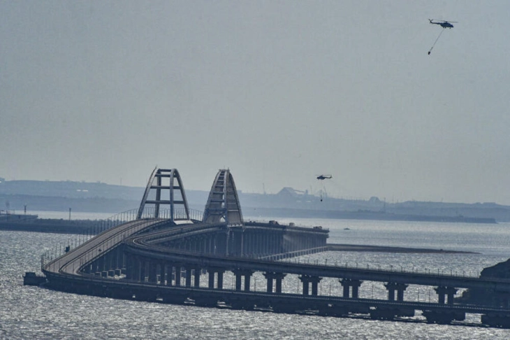 Аксјонов: Два проектила соборени над Керченскиот теснец, Кримскиот мост не е оштетен