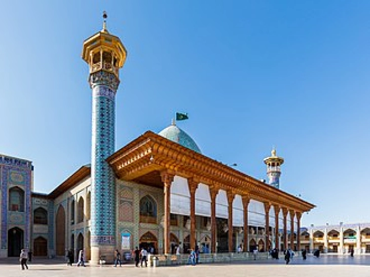 Четири лица убиени во напад врз шиитското светилиште „Шах - Чераг“ во Иран