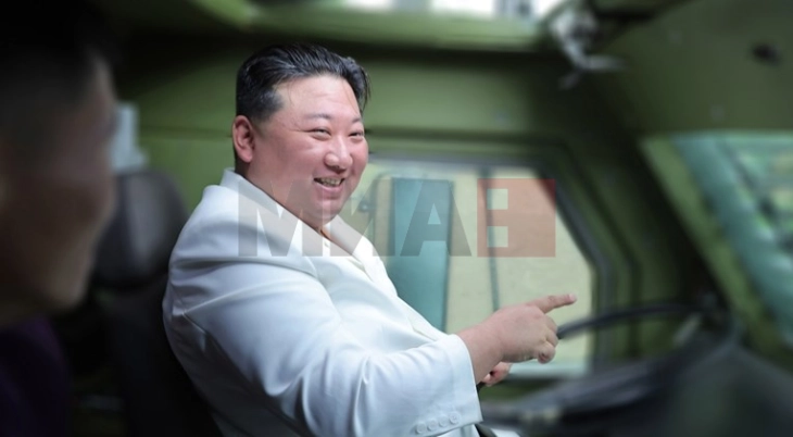 Kim Xhong-un urdhëron rritjen e prodhimit të raketave dhe municioneve: Ne duhet të jemi gati për luftë
