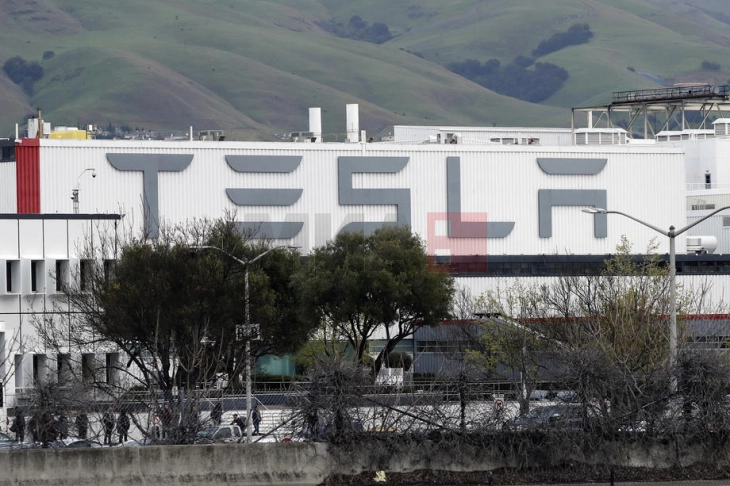 „Тесла“ испорачала 36 отсто повеќе електромобили од лани