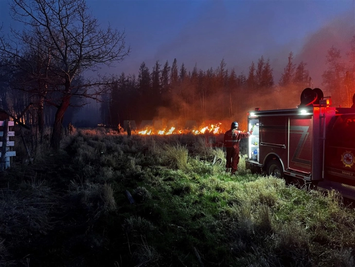 Autoritetet në Territoret Veriperëndimore të Kanadasë kanë shpallur gjendje të jashtëzakonshme për shkak të zjarreve