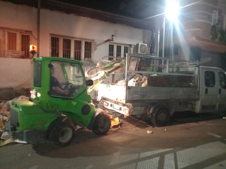 Подигнати 300 тони отпад од диви депонии во неколку скопски општини