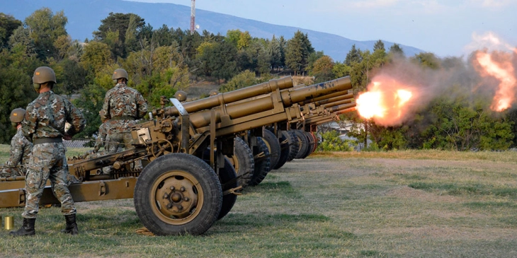 Gun salute marks Army Day 