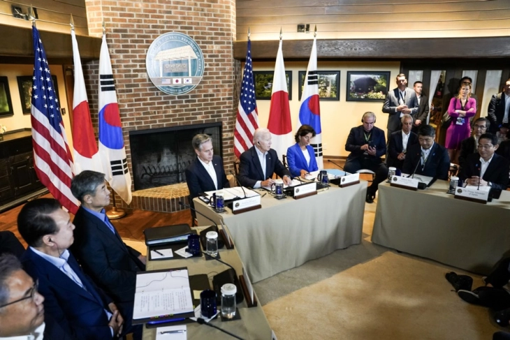 Bajdeni e hapi Samitin në Kemp Dejvid me liderët e Japonisë dhe Koresë së Jugut