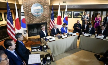 Bajdeni e hapi Samitin në Kemp Dejvid me liderët e Japonisë dhe Koresë së Jugut