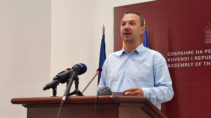 Костовски: Џафери не го прекрши Деловникот кога го одложи гласањето за потребата за уставни измени