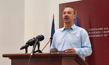 Костовски: Џафери не го прекрши Деловникот кога го одложи гласањето за потребата за уставни измени