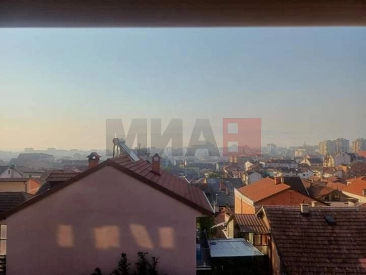 Интензивна миризба на изгорен смет во Тетово