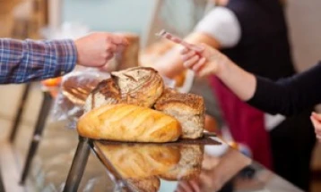 Бесими: Белиот леб е 33 денари, во време на криза да не се шпекулира со поскапувања