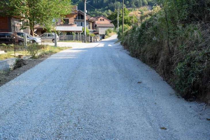 Поставен тампон на локалниот пат Мизовски ливади - село Градец