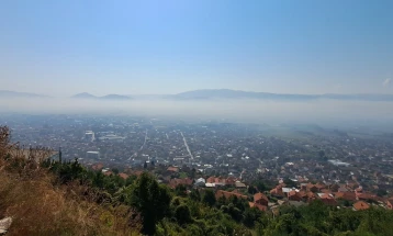 Zjarri në një sipërfaqe me mbeturina të deponuara afër Volkovisë shkaktar për tymin intensiv mbrëmë dhe sot në Tetovë