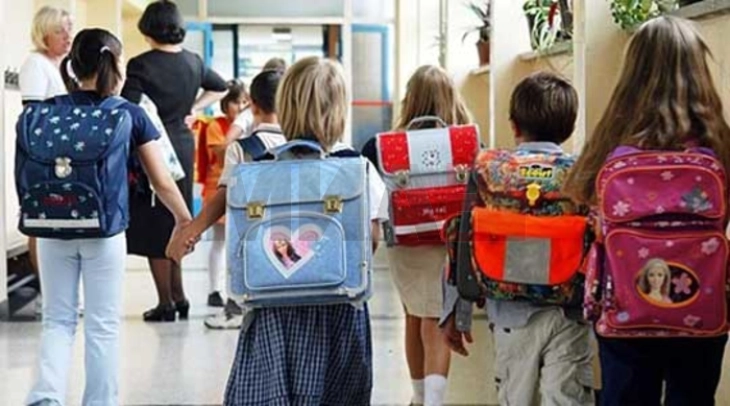 Ulet numri i nxënësve të klasës së parë në Strugë, sivjet janë regjistruar 50-të më pak se vitin e kaluar