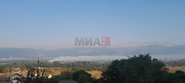 Ende del zjarr dhe tym nga deponia e djegur në Vollkovi të rrethinës së Tetovës