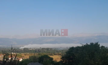 Ende del zjarr dhe tym nga deponia e djegur në Vollkovi të rrethinës së Tetovës