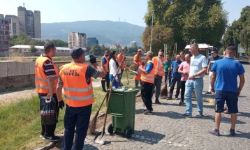 Aksion për pastrimin e zonës prapa ndërtesës së RTVM-së