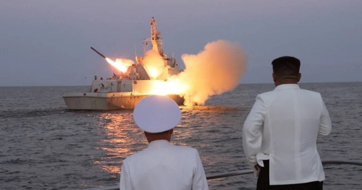 Ким Џонг-ун бара посилна воена морнарица, зборува за закана од нуклеарна војна