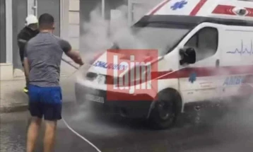 Është djegur një automjet i Ndihmës së shpejtë në Kumanovë, nuk ka të lënduar