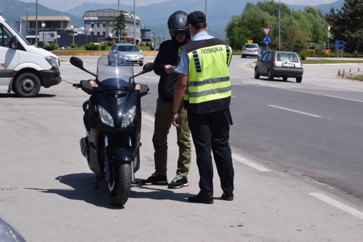 Sanksionohen 121 shoferë të motoçilkletave, 64 pa kaskën mbrojtëse të kokës