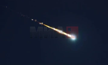 Во Турција снимен метеор и силно зелено светло
