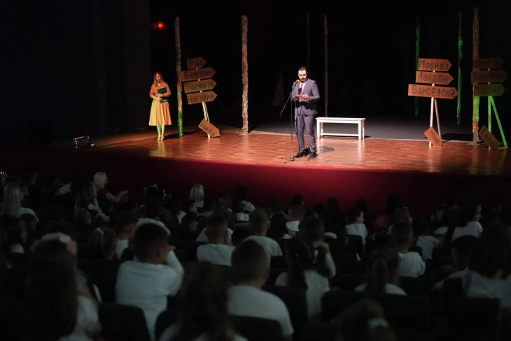 Градоначалникот Костадинов им го честиташе на првачињата почетокот на образованието