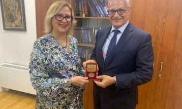 Gërkovska u takua me kryebashkiakun  e Romës: Maqedonia e Veriut dhe Italia kultivojnë marrëdhëniet miqësore, thellimin e bashkëpunimit ekonomik dhe kulturor