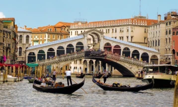 Venecia vitin e ardhshëm vendos bileta ditore për turistët, çmimi: pesë euro