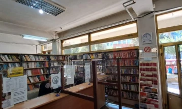 Тетовската библиотека доби рок од Владата за преместување, вработените и понатаму бараат посоодветни услови за работа