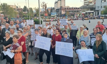 Pensionistët e Tetovës në protestë kërkuan rritje lineare të pensioneve
