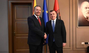 Ministri Spasovski u takua me homologun e tij shqiptar Balla