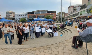 Пензионерите од Тетово повторно протестираа за повисоки пензии