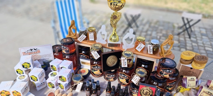 Квалитетниот тетовски костенов мед носи шампионски награди од целиот Балкан