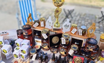 Квалитетниот тетовски костенов мед носи шампионски награди од целиот Балкан