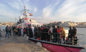 Германија ќе продолжи да прима мигранти од Италија