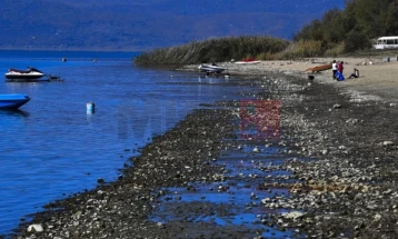 BE organizon pastrimin e plazhit të Liqenit të Prespës