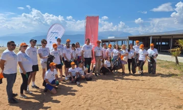 Aksioni për pastrimin e plazheve të Liqenit të Prespës