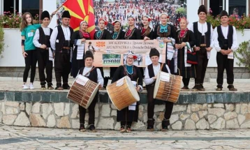„Копачка“ со грамота за најатрактивна фолклорна група на Меѓународниот фестивал ,,Шарена Стомна