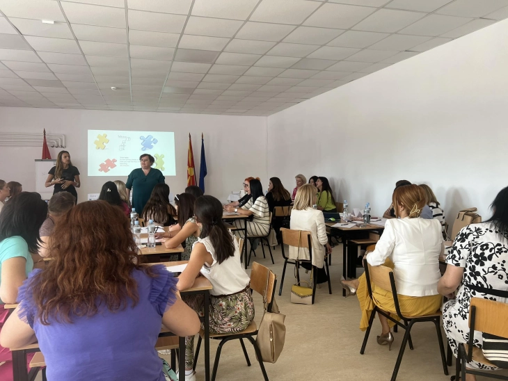 Изучување на странски јазици преку наставни содржини, обука за професори во Куманово